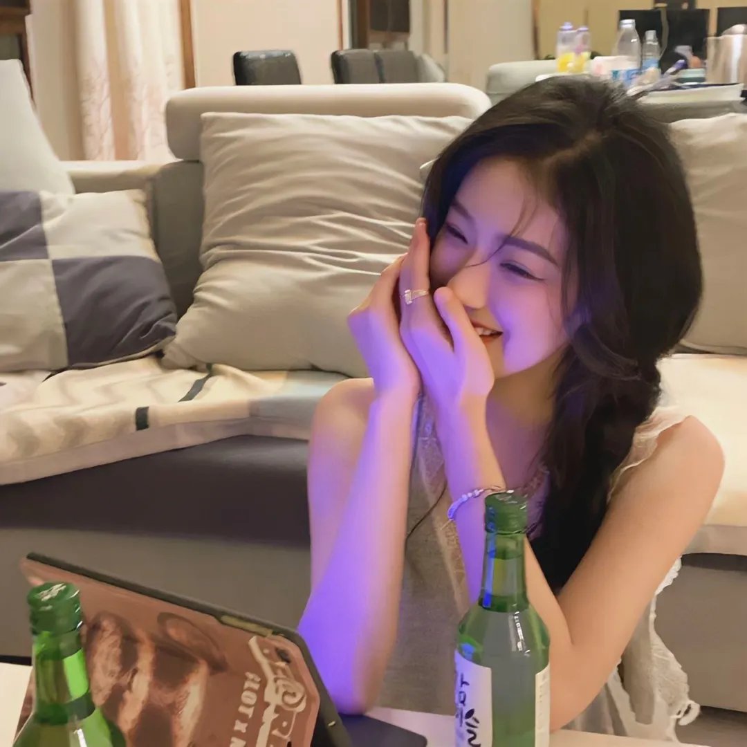 社交平台实拍：导演之子出道颜值引争议，网友群嘲